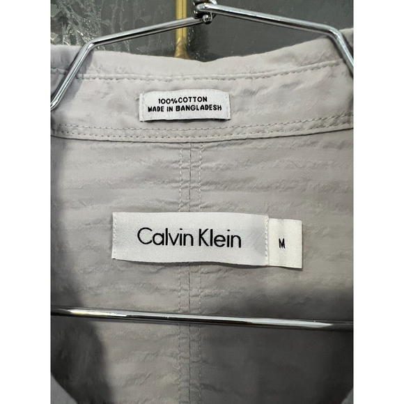 Calvin Klein worn twice Front buttons rolling up  sleeve shirt men size M - Picture 4 of 10